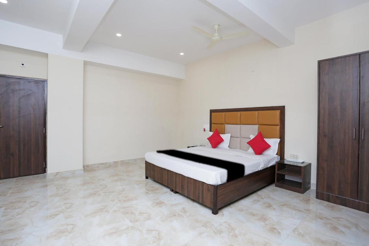 Capital O 37423 Golden Leaf Hotel Dehradun Exterior photo